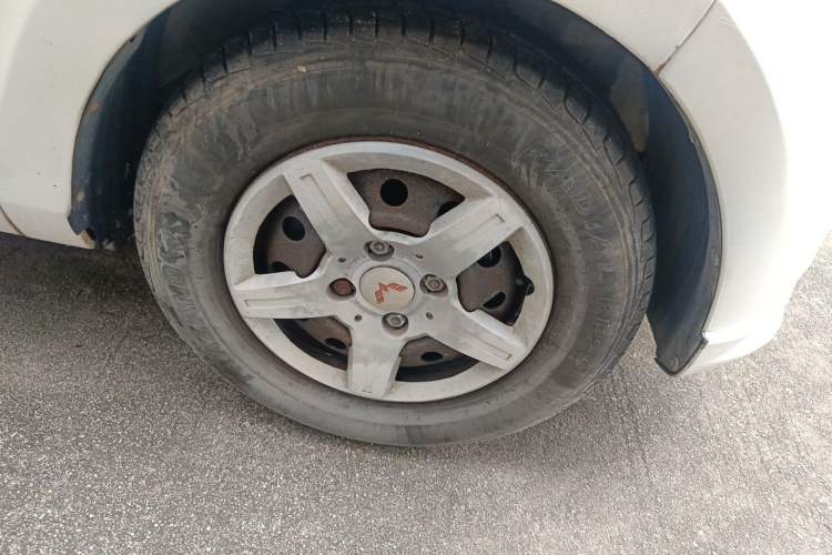 Used Wuling Hongguang 2015 1.5L S Basic Version China V Standard Right Front Wheel Hub