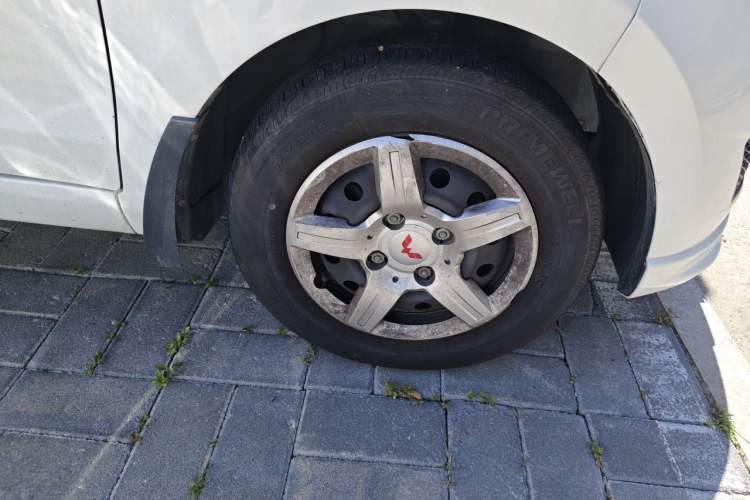 Used Wuling Hongguang 2015 1.5L S Basic Version China V Standard Right Front Wheel Hub