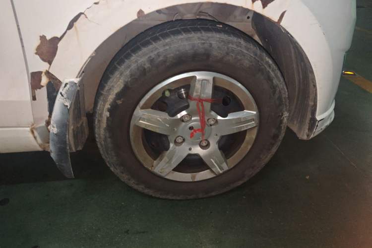 Used Wuling Hongguang 2015 1.5L S Basic Version China V Standard Right Front Wheel Hub