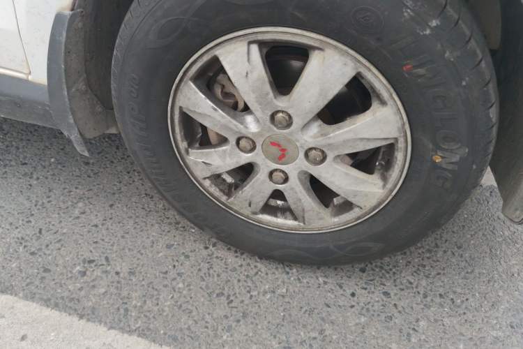 Used Wuling Hongguang 2015 1.5L S Base Model China IV Right Front Wheel Hub