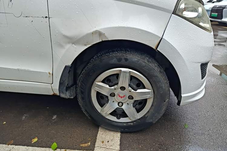 Used Wuling Hongguang 2015 1.2L S Base Model China V Standard Right Front Wheel Hub