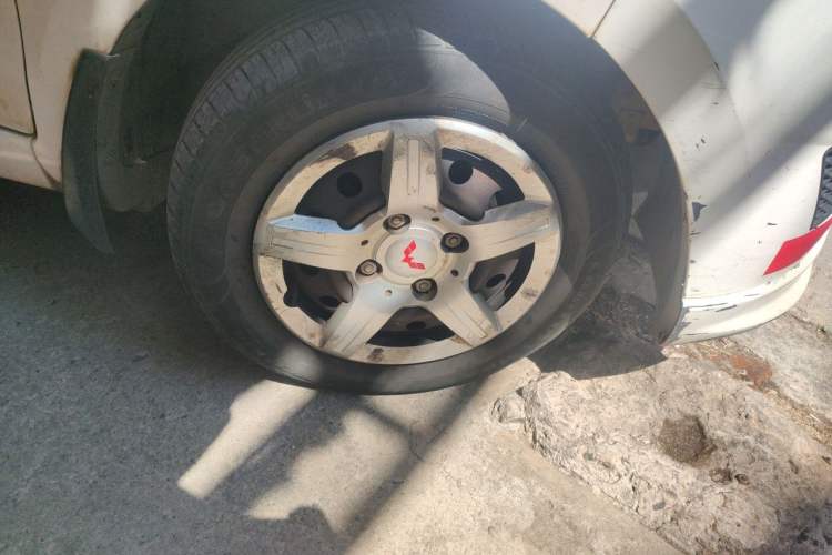 Used Wuling Hongguang 2015 1.2L S Base Model China V Standard Right Front Wheel Hub