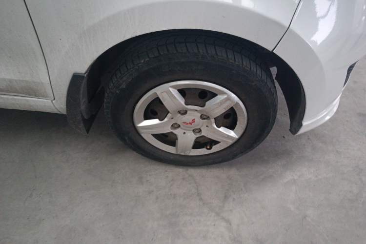 Used Wuling Hongguang 2015 1.2L S Base Model China V Standard Right Front Wheel Hub