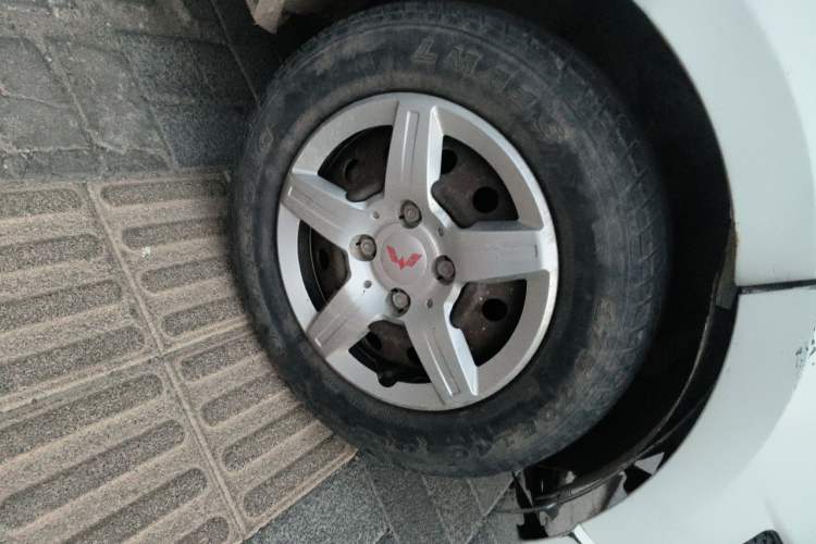 Used Wuling Hongguang 2015 1.2L S Base Model China V Standard Right Front Wheel Hub