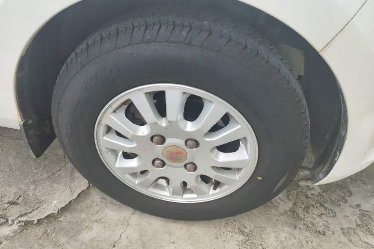 Used Wuling Hongguang 2015 1.5L S1 Standard China V-Emission Standards Right Front Wheel Hub