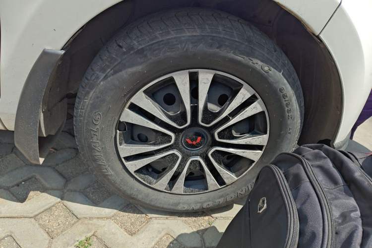 Used Wuling Hongguang 2015 1.5L S Base Model China IV Right Front Wheel Hub