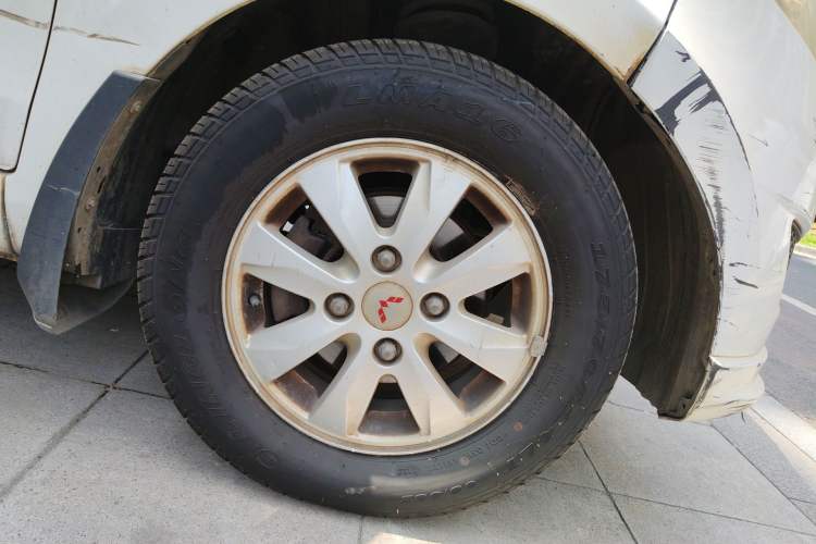 Used Wuling Hongguang 2015 1.5L S Basic Version China V Standard Right Front Wheel Hub