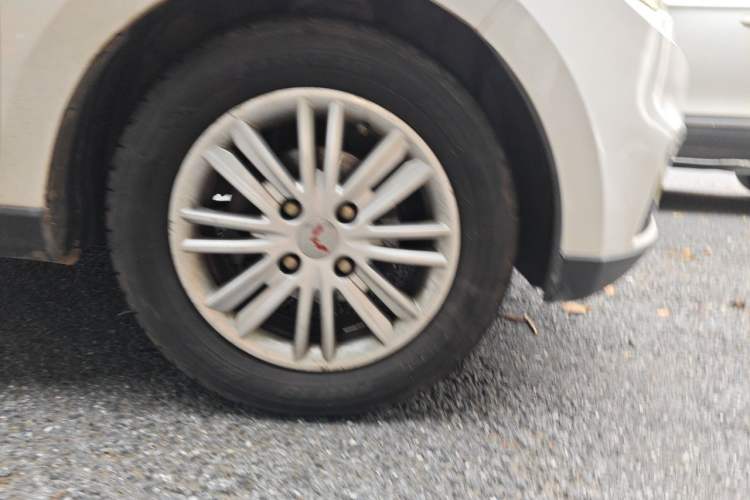 Used Wuling Hongguang 2015 1.5L S1 Luxury National Emission Standard V Right Front Wheel Hub