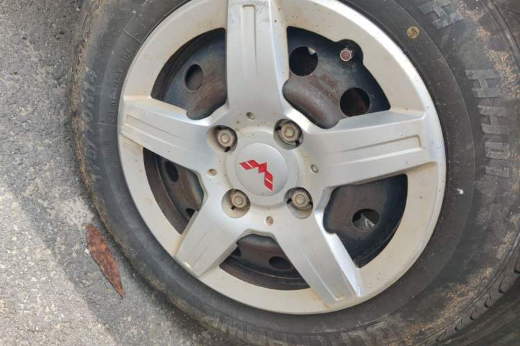 Used Wuling Hongguang 2015 1.2L S Base Model China V Standard Right Front Wheel Hub