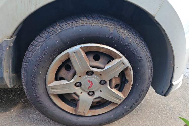 Used Wuling Hongguang 2015 1.2L S Base Model China IV Right Front Wheel Hub