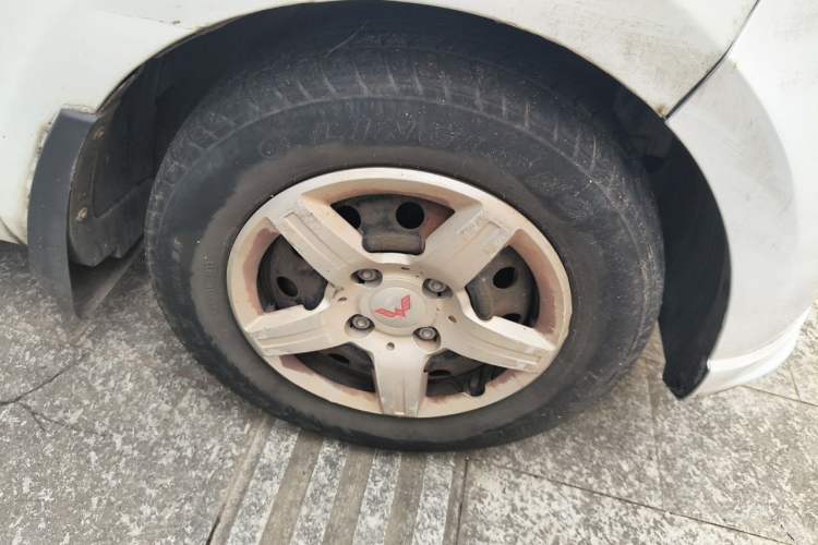 Used Wuling Hongguang 2015 1.5L S Basic Version China V Standard Right Front Wheel Hub