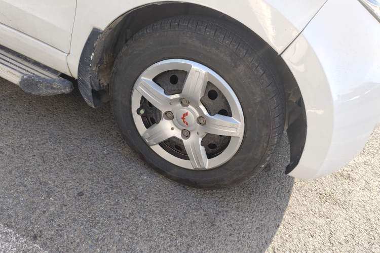 Used Wuling Hongguang 2015 1.5L S Base Model China IV Right Front Wheel Hub
