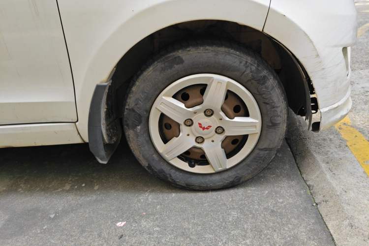 Used Wuling Hongguang 2015 1.5L S Basic Version China V Standard Right Front Wheel Hub