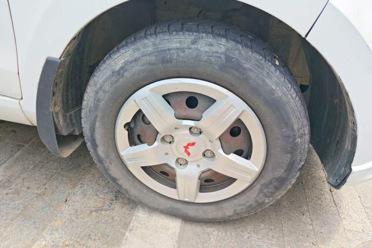 Used Wuling Hongguang 2015 1.2L S Base Model China V Standard Right Front Wheel Hub