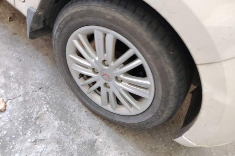 Used Wuling Hongguang 2015 1.5L S1 Standard China V-Emission Standards Right Front Wheel Hub