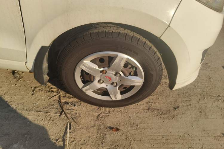 Used Wuling Hongguang 2015 1.5L S Basic Version China V Standard Right Front Wheel Hub