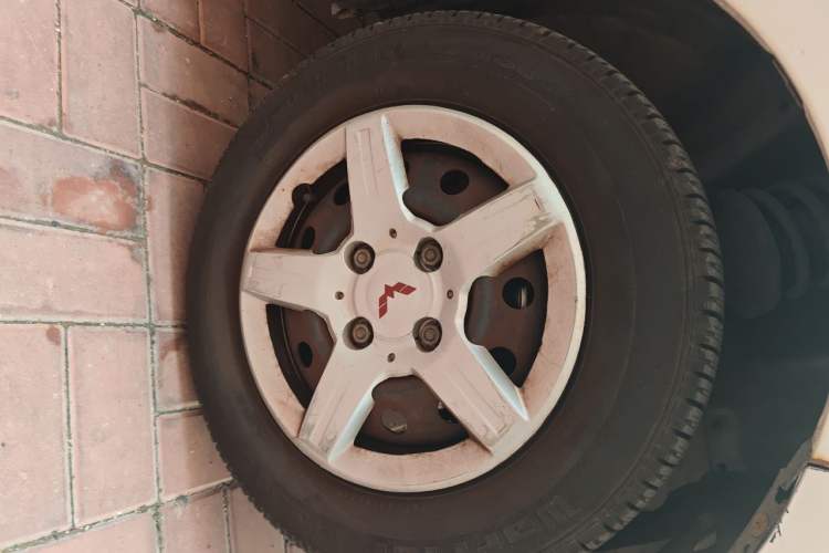 Used Wuling Hongguang 2015 1.2L S Base Model China V Standard Right Front Wheel Hub