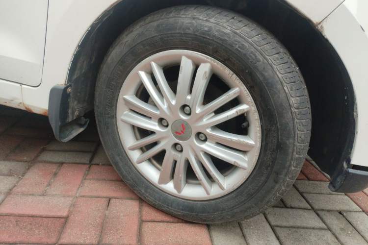 Used Wuling Hongguang 2015 1.5L S1 Standard China V-Emission Standards Right Front Wheel Hub