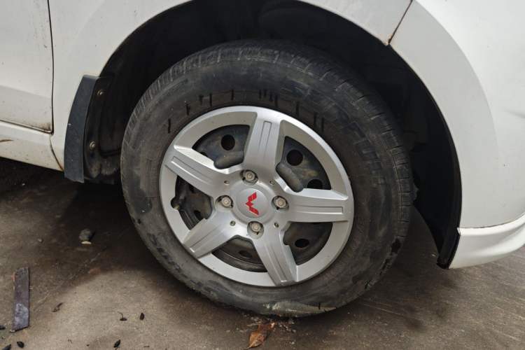 Used Wuling Hongguang 2015 1.5L S Basic Version China V Standard Right Front Wheel Hub