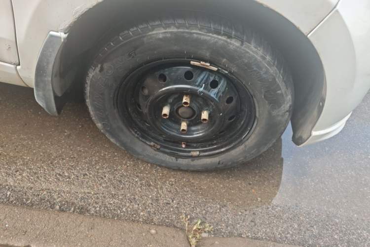 Used Wuling Hongguang 2015 1.2L S Base Model China V Standard Right Front Wheel Hub