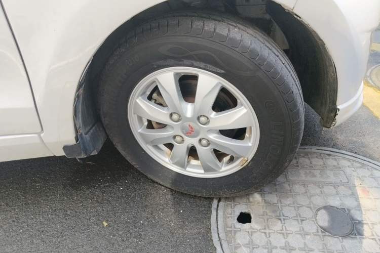 Used Wuling Hongguang 2015 1.5L S Basic Version China V Standard Right Front Wheel Hub