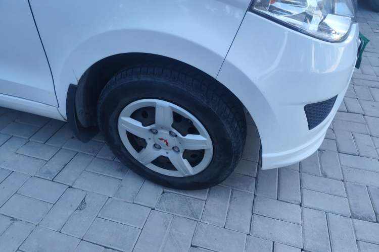Used Wuling Hongguang 2015 1.2L S Base Model China V Standard Right Front Wheel Hub