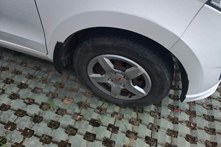 Used Wuling Hongguang 2015 1.2L S Base Model China V Standard Right Front Wheel Hub