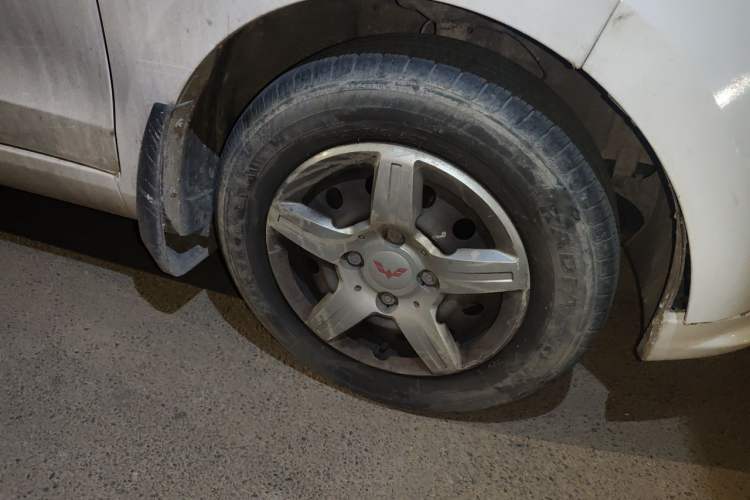 Used Wuling Hongguang 2015 1.5L S Basic Version China V Standard Right Front Wheel Hub