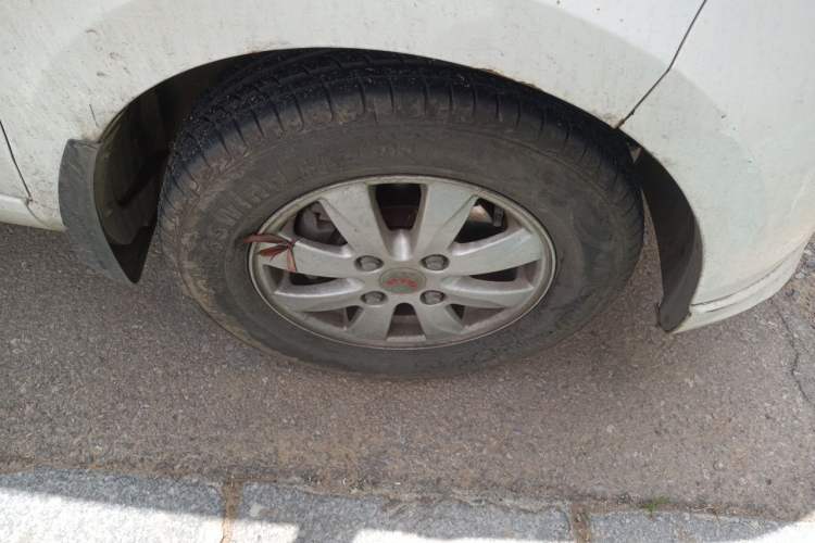 Used Wuling Hongguang 2015 1.5L S Basic Version China V Standard Right Front Wheel Hub
