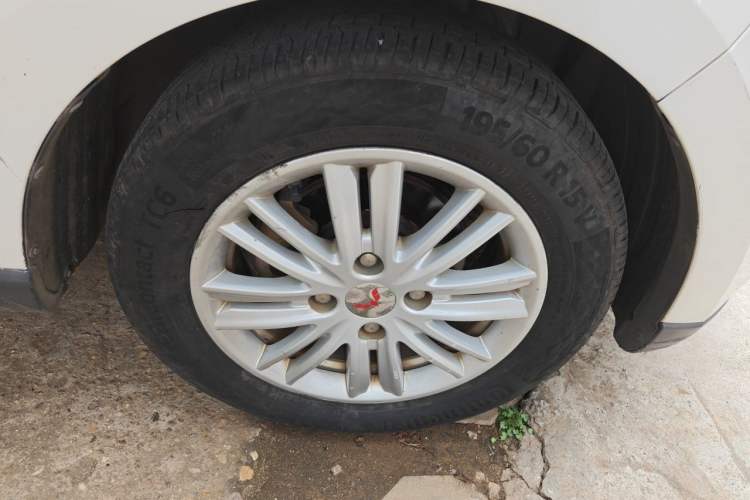 Used Wuling Hongguang 2015 1.5L S1 Comfort China V Standard Right Front Wheel Hub