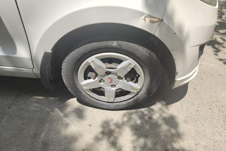 Used Wuling Hongguang 2015 1.5L S Basic Version China V Standard Right Front Wheel Hub