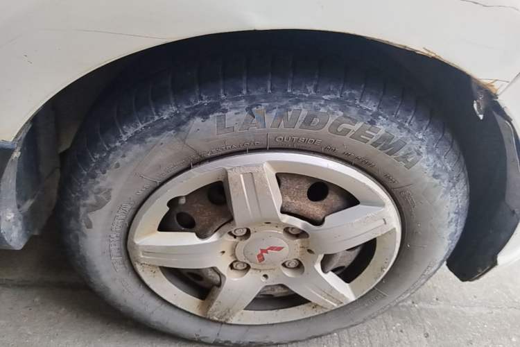 Used Wuling Hongguang 2015 1.5L S Basic Version China V Standard Right Front Wheel Hub