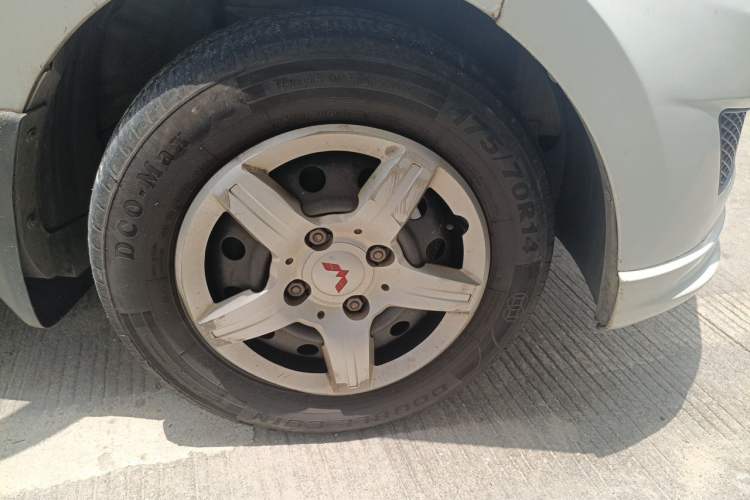 Used Wuling Hongguang 2015 1.5L S Basic Version China V Standard Right Front Wheel Hub