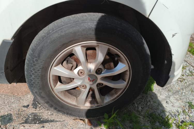 Used Wuling Hongguang 2015 1.2L S Base Model China V Standard Right Front Wheel Hub