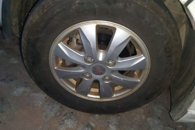 Used Wuling Hongguang 2015 1.5L S Basic Version China V Standard Right Front Wheel Hub