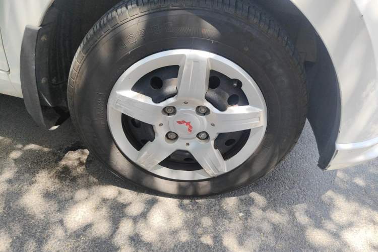 Used Wuling Hongguang 2015 1.5L S Base Model China IV Right Front Wheel Hub