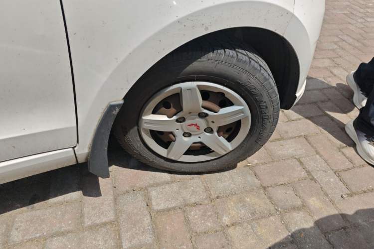 Used Wuling Hongguang 2015 1.5L S Basic Version China V Standard Right Front Wheel Hub