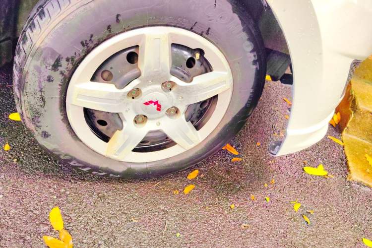 Used Wuling Hongguang 2015 1.2L S Base Model China V Standard Right Front Wheel Hub