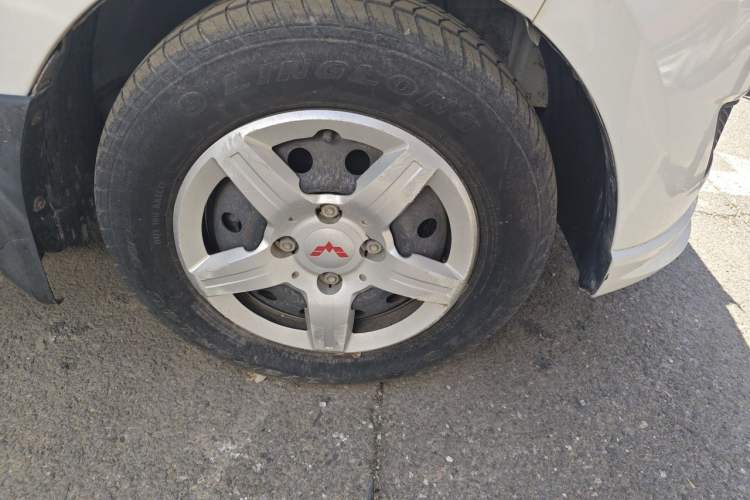 Used Wuling Hongguang 2015 1.5L S Basic Version China V Standard Right Front Wheel Hub