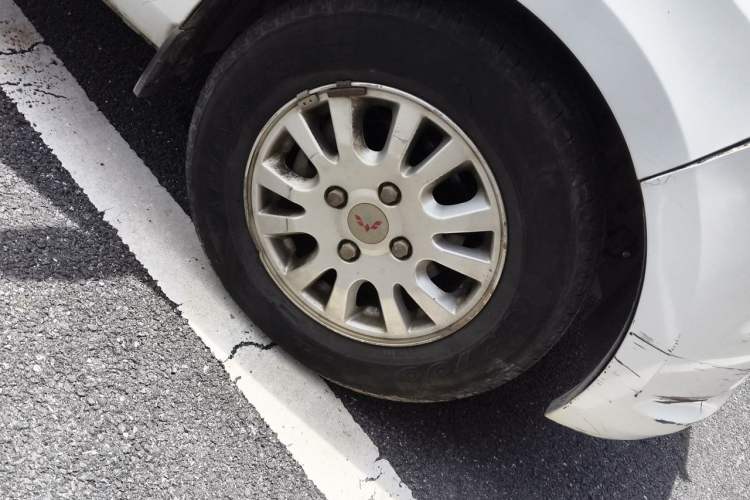 Used Wuling Hongguang 2015 1.5L S1 Standard China V-Emission Standards Right Front Wheel Hub