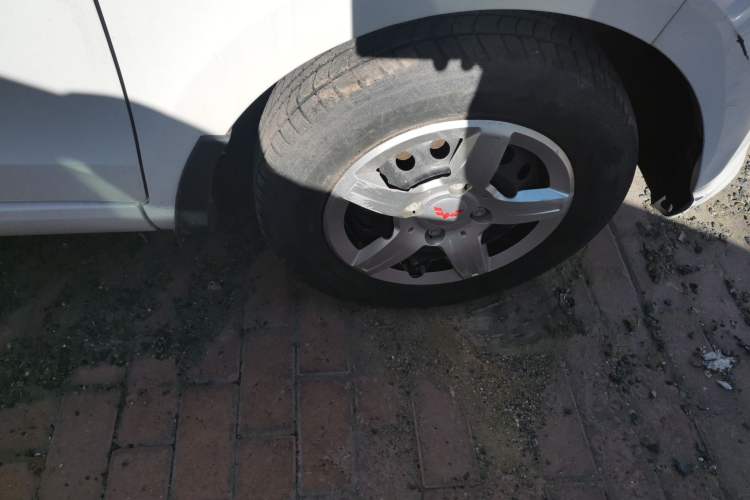 Used Wuling Hongguang 2015 1.5L S Basic Version China V Standard Right Front Wheel Hub