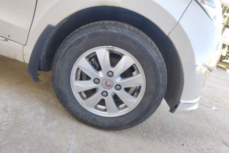 Used Wuling Hongguang 2015 1.5L S Basic Version China V Standard Right Front Wheel Hub