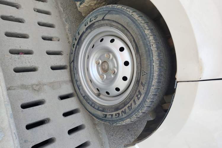 Used Wuling Hongguang 2015 1.5L S Basic Version China V Standard Right Front Wheel Hub