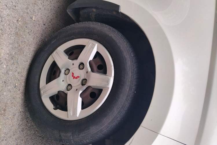 Used Wuling Hongguang 2015 1.2L S Base Model China V Standard Right Front Wheel Hub
