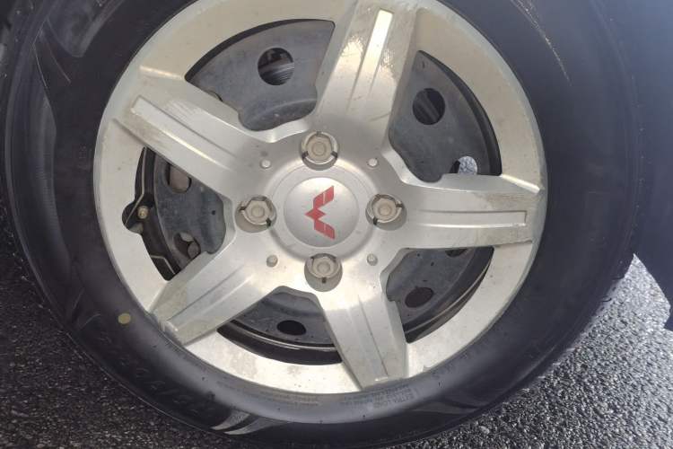 Used Wuling Hongguang 2015 1.5L S Basic Version China V Standard Right Front Wheel Hub