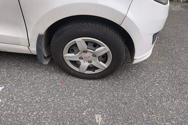 Used Wuling Hongguang 2015 1.5L S Basic Version China V Standard Right Front Wheel Hub