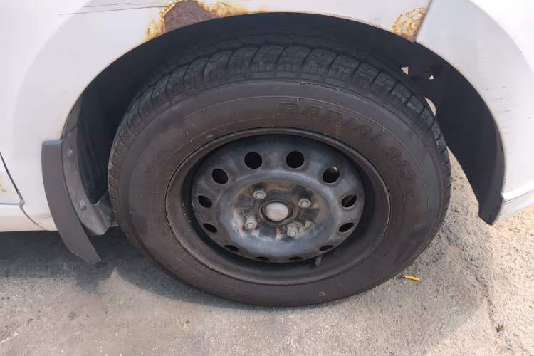 Used Wuling Hongguang 2015 1.2L S Base Model China V Standard Right Front Wheel Hub