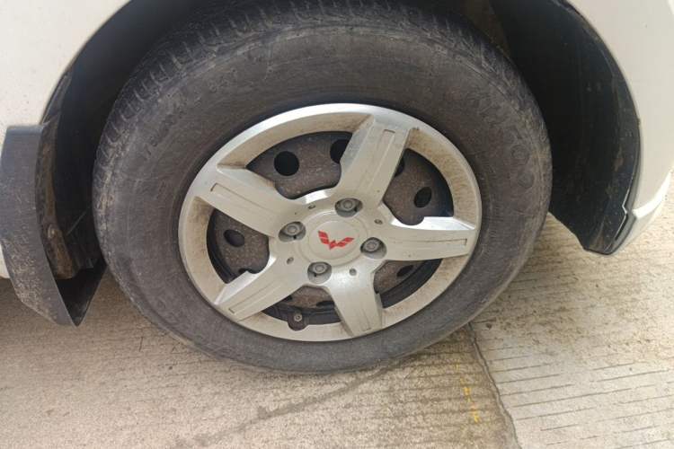 Used Wuling Hongguang 2015 1.5L S Basic Version China V Standard Right Front Wheel Hub