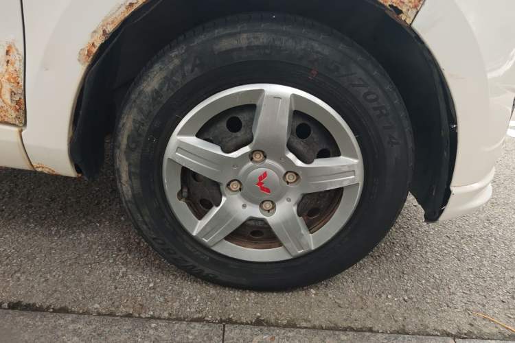 Used Wuling Hongguang 2015 1.2L S Base Model China V Standard Right Front Wheel Hub