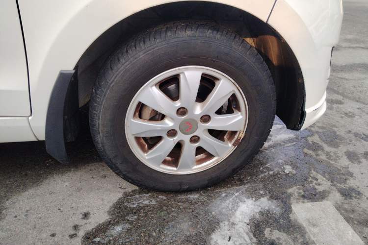 Used Wuling Hongguang 2015 1.5L S Base Model China IV Right Front Wheel Hub